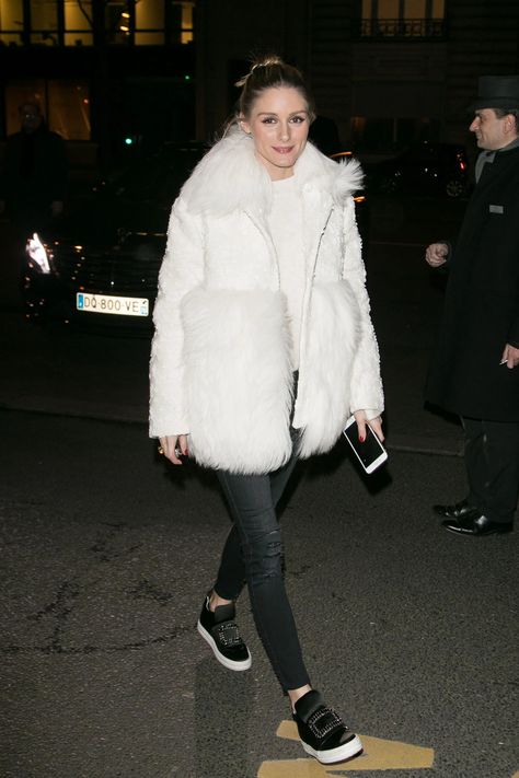 Olivia Palermo Fur, Roger Vivier Outfit, Roger Vivier Sneakers, Crystal Sneakers, Olivia Palermo Fashion, Olivia Palmero, Estilo Olivia Palermo, Olivia Palermo Lookbook, Roger Vivier Shoes