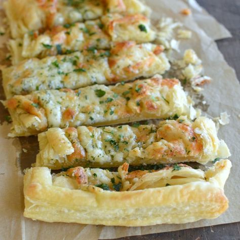 Cheese Pastry with Puff Pastry & Mozzarella - Pitchfork Foodie Farms Puff Pastry Recipes Savory, Cheesy Garlic Bread Recipe, Pastry Appetizer, Easy Puff Pastry, Cheese Pastry, Mozzarella Recipes, Mini Quiches, Garlic Bread Recipe, Creamy Tomato Soup