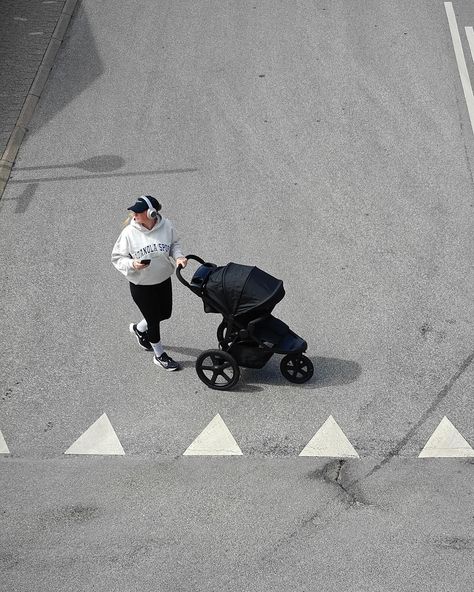 Annonce - No more excuses! Baby A can now come with me, when i’m running 🏃🏼‍♀️ so excited about this Beemoo Activity Go stroller 🖤 you can get 20% on Beemoo with my code FRED20 on @jollyroomdk Running With Stroller, No More Excuses, Come With Me, Me When, So Excited, No More, Stroller, Coding, Running