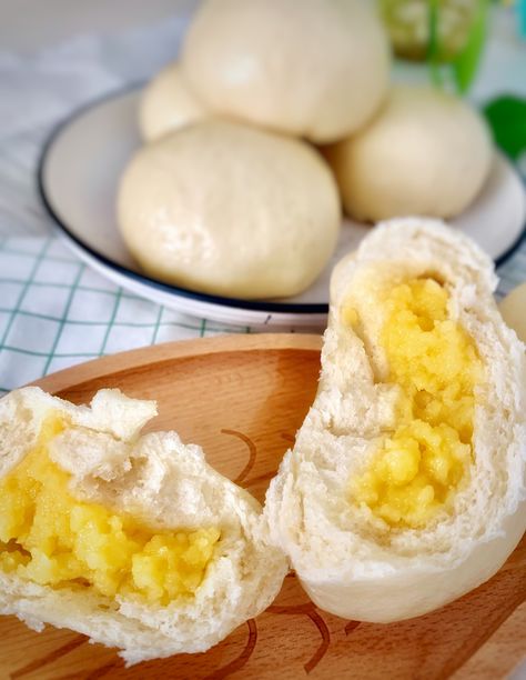 Steamed Custard Buns, Steamed Custard, Chinese Buns, Pao Recipe, Custard Buns, Recipe Using Sourdough Starter, Yum Cha, Sourdough Bread Starter, Asian Recipe