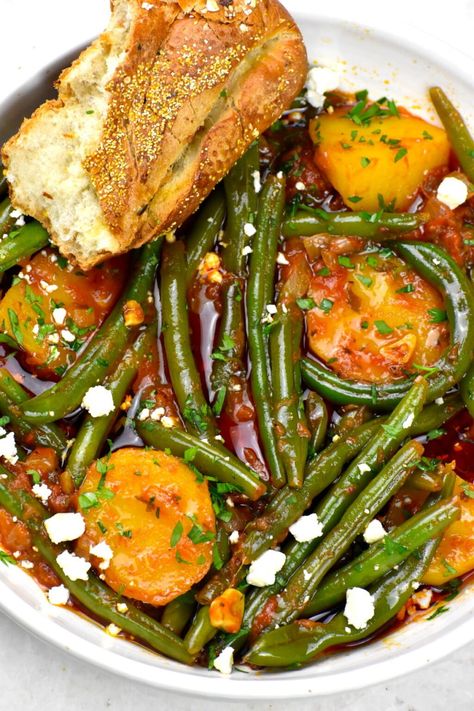 Fasolakia Recipe, Greek Beans, Dinner Ideas For Tonight, Best Dinner Ideas, Greek Green Beans, Beans And Potatoes, Vegan Greek, Greek Potatoes, Mediterranean Meals