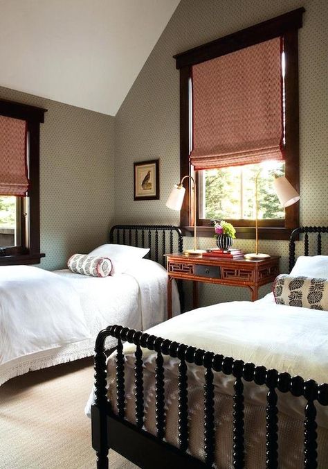 traditional - Jenny Lind style sophisticated twin beds - original source unknown Cottage Attic, Jenny Lind Twin Bed, Twin Beds Guest Room, Opal House, Traditional Bedroom Design, Bedroom Traditional, Jenny Lind, Two Twin Beds, Twin Beds