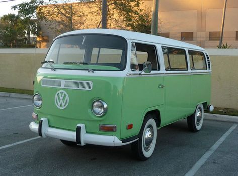 1969 Volkswagen Bus/Vanagon  Would love to own one sometime or travel around europe in one! (this color is so me) Green Vw Bus, 1970 Vw Bus, Kombi Clipper, Vw Minibus, Vw Bus T2, T3 Vw, Volkswagen Vans, Volkswagen Van, Classic Volkswagen