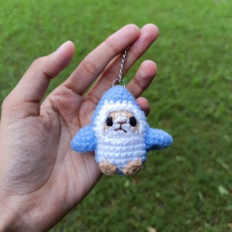 Cat in shark outfit😺 Hey guys! Here again with crocheted keychain which is cute little and perfect for carrying anywhere as bag buddy!🫶🏻 #smallbusiness #crochetlove #handmadewithcare #crochet #coquette #keychain #cute #crochetaddict #crochetlove #crochetedkeychain #love #pretty #crovhetdesign #pastel #foryoupage #explorepage Pattern by : @dally.crochet Dm to order🫶🏻 Shark Bag Crochet, Coquette Keychain, Crochet Keychain Patterns, Shark Crochet, Shark Outfit, Crochet Coquette, Shark Bag, Crochet Shark, Shark Pattern