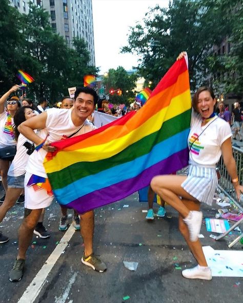 New York Love, Henry Golding, Frases Love, Lgbt Flag, Lgbt Art, Pride Parade, Love Is, Love Is Love, Lgbtq Pride