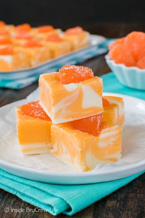 Orange Creamsicle Fudge - swirls of white and orange fudge make this easy no fail fudge a delicious recipe for summer parties or picnics. Easy recipe to make in minutes. Yoimiya Homescreen, Creamsicle Fudge Recipe, Orange Creamsicle Fudge, Creamsicle Fudge, Summer Dessert Table, No Bake Fudge, Orange Png, Homescreen Icons, Carrd Stuff