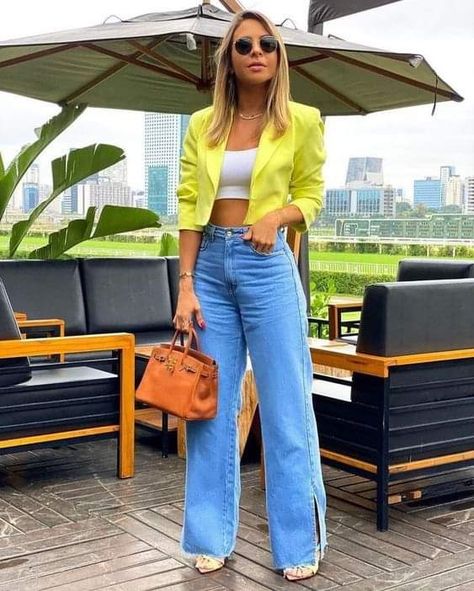 Women Day Outfit, Blazer With Crop Top Outfits, Outfits After 40, Summer 2023 Looks, Blazer Crop Top Outfit, Urban Chic Outfits, Festival Fashion Outfit, Blazer Crop, Summer Outfits Women 30s