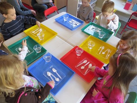 The mystery color experiment by Teach Preschool-drop food coloring on a spoon, cover w/baking soda, guess what color, stir! Preschool Bookshelf, Crafts Toddlers, Geometry Angles, Color Experiment, Detective Theme, Baking Soda And Vinegar, Kindergarten Colors, Education Preschool, Teach Preschool