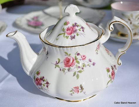 Pretty Pink Rose Teapot Vintage Paragon Teapot Inspiration, Christy Miller, Vintage Teapots, Fantastic Recipes, Floral China, Rose Teapot, Teapot Vintage, China Teapot, Pretty Tea Cups