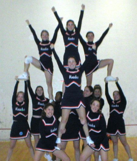 Hitch Pyramid - STUNTING PICTURES Easy Cheer Stunts, Easy Cheers, Cheer Pyramids, Youth Cheerleading, Cheer Moves, Cheerleading Pyramids, Cheer Team Pictures, Youth Cheer, Cheer Photography