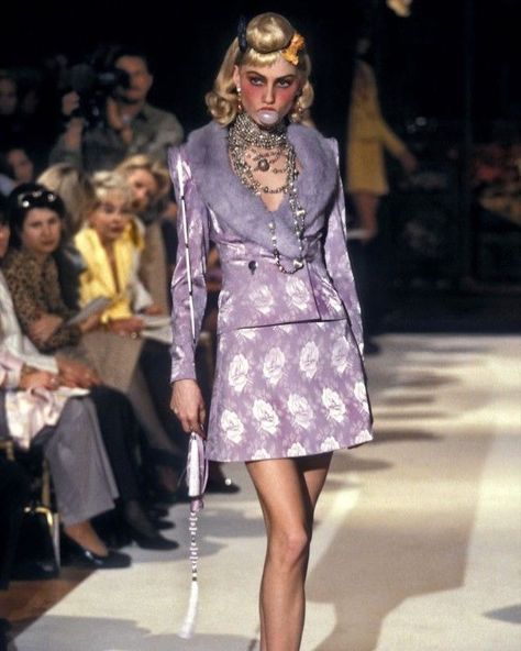 𝔞𝔰𝔭𝔦𝔯𝔞𝔱𝔦𝔬𝔫𝔞𝔩 𝔠𝔩𝔬𝔰𝔢𝔱 on Instagram: “Dior AW97 was cute as hell” Vintage Runway Fashion, 90s Runway Fashion, Runway Fashion Couture, Vintage Runway, John Galliano, Couture Fashion, 90s Fashion, Aesthetic Clothes, Runway Fashion