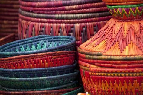 From Traditional to Contemporary: Where to Buy Handicrafts in Mumbai Crawford Market, Mumbai Travel, Indian Handicrafts, Batik Art, Animal Study, Funny Animal Quotes, Indian Crafts, Madhubani Painting, Design Research