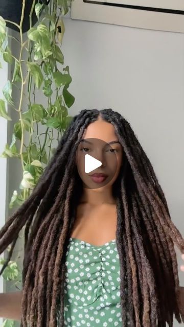 Leticia Nascimento on Instagram: "Retwistando meus locs 🤍
#locs" Faux Locs Over Real Locs, Long Locs Black Women, Long Locs Hairstyles For Women, Jah Locs, Marley Locs, Locs Black Women, Long Locs, September 1, Locs