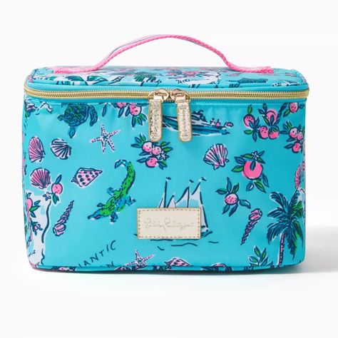 Lilly Pulitzer Cosmetic Case In Amalfi Blue Lilly’s Roadtrip. Blue And Pink Printed Cosmetic Case With Striped Webbing Top Handle And Gold Trim. Polyester Fabric Has An Allover Florida Road Trip Print Featuring City Names (Orlando, Jacksonville, Tallahassee, St. Augustine, Miramar Beach, Panama City, Pensacola, Winter Park), Palm Trees, Oranges, Sailboats, Shells, And All Things Floridian! Measure 9” X 6” X 7” Brand New In Packaging! Blue Lilly, Pink Pouch, Vintage Lilly Pulitzer, Small Makeup Bag, Travel Cosmetic Bags, Makeup Bags Travel, Mini Crossbody Bag, Cosmetic Case, Pouch Bag