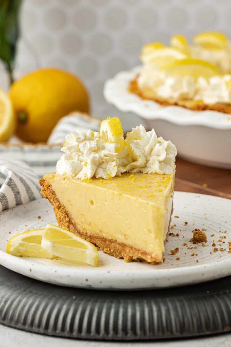 Lemon Pie Creamy Lemon Pie, Easy Lemon Pie, Lemon Lush Dessert, Lemon Sour Cream Pie, Lemon Pie Recipe, Baking Recipes Pie, Homemade Graham Cracker Crust, Vegan Steak, Lime Pie Recipe