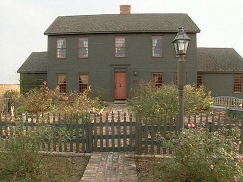 House Plans Colonial, Salt Box House, Early American Homes, New England Colonial, Colonial House Exteriors, Saltbox Houses, Colonial Homes, Colonial Farmhouse, Colonial Exterior