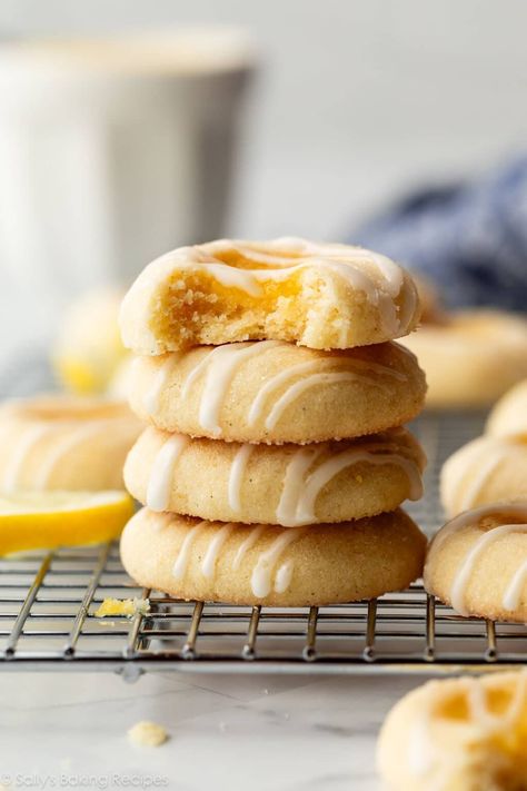 Enjoy a sweet, soft lemon sugar cookie filled with lemon curd and drizzled with 2-ingredient lemon icing. These lemon thumbprints are a lemon lover's dream cookie! You can make the lemon curd from scratch. Recipe on sallysbakingaddiction.com Lemon Thumbprint Cookies, Cream Cheese Cake Recipes, Lemon Sugar Cookie, Iced Oatmeal Cookies, Lemon Cookies Recipes, Afternoon Tea Recipes, Lemon Sugar Cookies, Frozen Cookie Dough, Lemon Icing