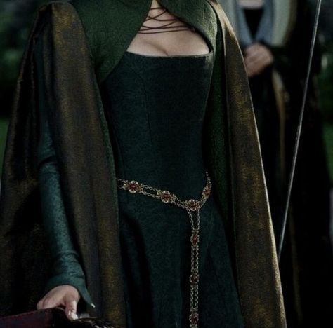 Alicent Hightower Aesthetic, Green Dress Aesthetic, Hightower Aesthetic, Dragons Clothes, Medieval Aesthetic, Alicent Hightower, Fire And Blood, Fest Outfits, Royalty Aesthetic