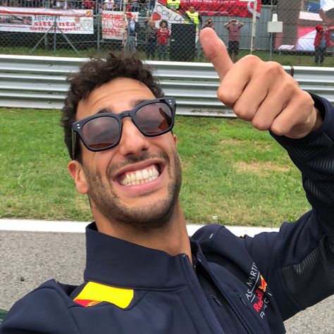 Ricciardo F1, F1 Motorsport, Honey Badger, Racing Drivers, Daniel Ricciardo, F1 Drivers, Race Day, Pretty Men, Formula One