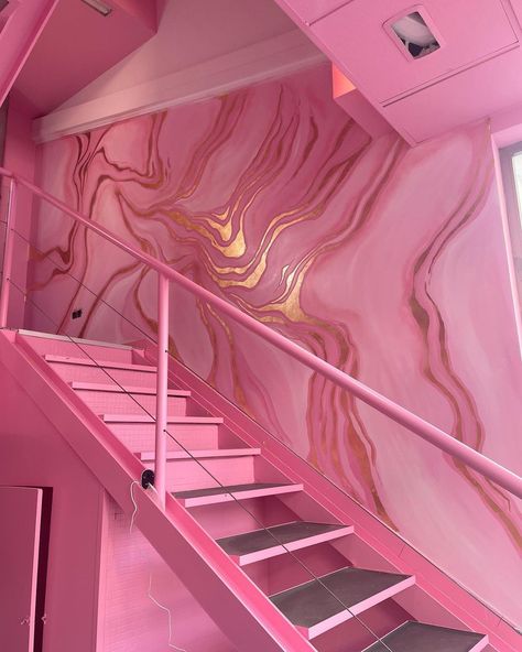 Barbie Glam Aesthetic, Barbie Aesthetic Interior, Pink Glam Room Aesthetic, Pink Nail Salon Decor, Pink Nail Studio, Barbie Palace, Beauty Bar Ideas, Maquillaje Aesthetic, Beauty Shop Decor