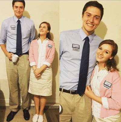 Couples Halloween Costumes: Jim & Pam from The Office Halloween Kostüm Joker, The Office Costumes, Easy Diy Couples Costumes, Kiara Lion King, Office Halloween Costumes, Meme Costume, Halloween Costumes Diy Couples, Unique Couple Halloween Costumes, Diy Couples Costumes