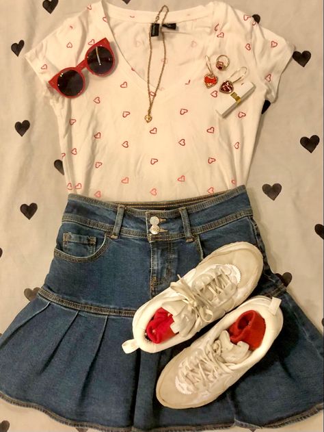 Americana Coquette Outfit Inspo Orange Coquette Outfit, Coquette Americana Aesthetic Outfit, Vintage Americana Coquette Outfit, American Coquette Outfits, Coquette Americana Outfits, Americana Coquette Outfit, Summer Coquette Outfits, Vintage Americana Outfits, Americana Aesthetic Outfit