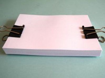 Use binder clips to secure pages. Storing Pictures, Bind A Book, Make A Scrapbook, Binding Ideas, Homemade Journal, Journal Inserts, Handmade Journals Diy, Homemade Books, Bookbinding Tutorial