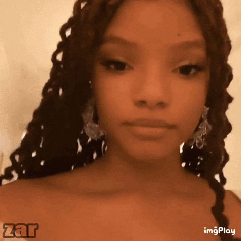 #hallebailey #gif #discord #icon #pfp Discord Icon Pfp, Discord Icon, Chloe X Halle, Halle Bailey, Icon Pfp, Halle, Chloe, Gif