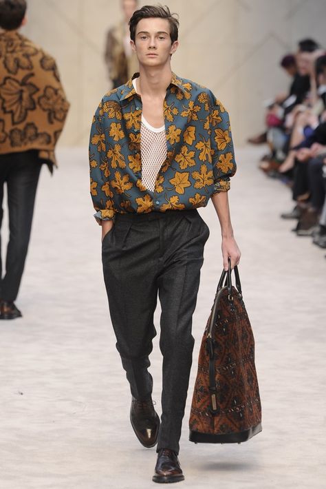 Burberry Prorsum Men's RTW Fall 2014 - Slideshow - Runway, Fashion Week, Fashion Shows, Reviews and Fashion Images - WWD.com Burberry Prorsum, Mode Masculine, Nike Air Max Plus, Fashion Week Runway, Mens Fall, Mode Streetwear, Mode Vintage, Fall 2014, Mode Inspiration