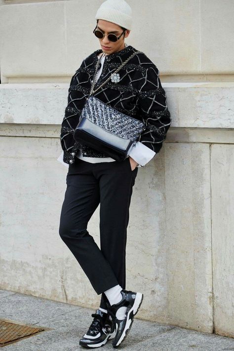 Male Chanel Outfit, Chanel Outfit Men, Chanel Menswear, Grunge Life, Chanel Mens, Chanel Gabrielle Bag, Chanel Street Style, Paris Ootd, Chanel Men