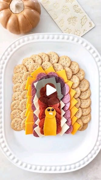 chelsey davis 🍋 content creator on Instagram: "Make this CUTE & EASY Thanksgiving appetizer /snack while your watching the football games or for the kids while they do a fun holiday craft! 🦃🧡🏈

#thanksgiving #thanksgivingappetizer #easyappetizer #turkey" Easy Thanksgiving Appetizer, Craft Thanksgiving, Thanksgiving Appetizers Easy, Thanksgiving Appetizer, Fun Holiday Crafts, Thanksgiving Appetizers, Holiday Craft, Easy Thanksgiving, Appetizers Easy