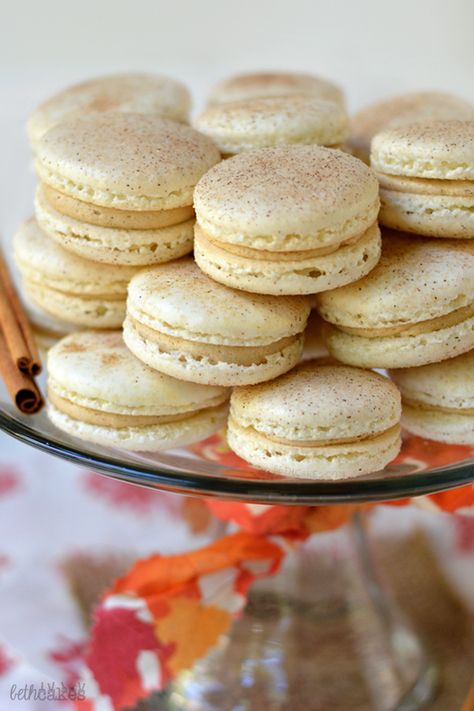 Snickerdoodle Macarons, Cookie Dough Frosting, Cookie Maker, Macaron Flavors, Macaron Cookies, Snickerdoodle Cookies, Cinnamon Cake, Macaroon Recipes, Cookie Flavors