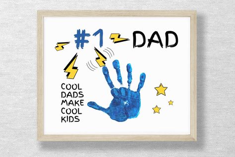 Handprint Gifts, Diy Gifts For Dad, Handprint Craft, Art Carte, Cadeau Diy, Easy Craft Projects, Handprint Art, Fathers Day Crafts, Dad Birthday Gift