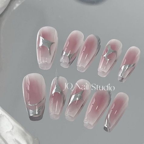 Chrome Douyin Nails, Nail Y2k Designs, Chrome Y2k Nails, Enhypen Nails Designs, New Jeans Nails, Nail Ideas Y2k, Nail Designs Y2k, Aesthetic Nails Y2k, Enhypen Nails