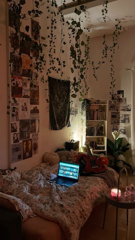 #clothesrack #aestheticroom #bedroomaesthetic #caboodles #livethelittlethings #thatsdarling #darlingescape #darlingmovement #thehappynow #cozytime Dorm Room Ideas Grunge, Grunge Room Ideas, Rock Room, Grunge Bedroom, Dream Bedroom Inspiration, Chill Room, Room Redesign, Grunge Room, Cozy Room Decor