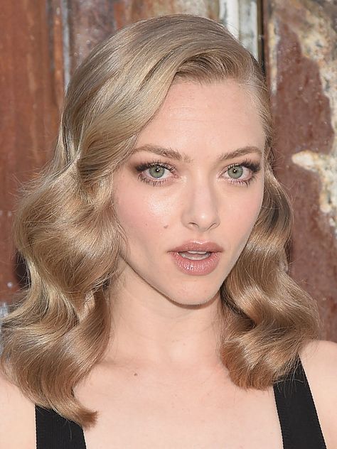 Amanda Seyfried's gorgeous, blonde, shoulder-length, side-parted, casually wavy hair. It's utter perfection. Vintage Waves Hair, Amanda Seyfried Hair, Letters To Juliet, Celebrity Short Hair, Hollywood Hair, Hollywood Waves, Ben Barnes, Channing Tatum, Amanda Seyfried