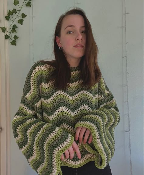 via sunflowerandcrochet on Instagram Green And White Crochet Sweater, Crochet Jumper Inspiration, Drop Shoulder Crochet Sweater, Over Sized Crochet Sweater, Crochet Ripple Top, Zig Zag Crochet Sweater, Crochet Wave Sweater Pattern, Ripple Stitch Crochet Sweater, Chevron Crochet Sweater