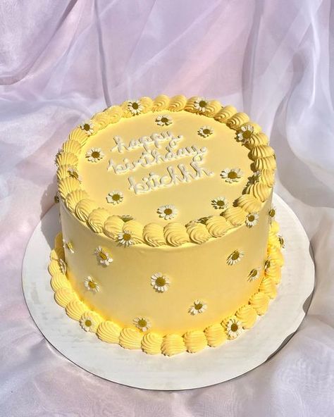 roz • custom cakes LA shared a post on Instagram: "happy birthdayyyyy . . . . . #yellowcake #buttercream #buttercreamcake #cottagecore #cottagecoreaesthetic #chamomileflowers #cakeinspo". Follow their account to see 98 posts. Yellow Flower Cake, Flower Cake Ideas, Sunflower Birthday Cakes, Heart Cake Designs, Lemon Birthday Cakes, 19th Birthday Cakes, Birthday Cake For Mom, Yellow Birthday, 16 Birthday Cake