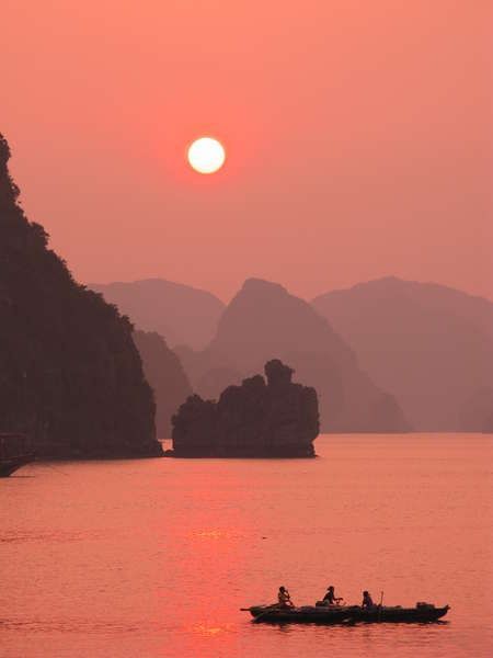 Volunteer Abroad, Halong Bay, World Of Color, Pretty Places, Hanoi, Beautiful Sunset, Sunrise Sunset, Beautiful World, Wonders Of The World