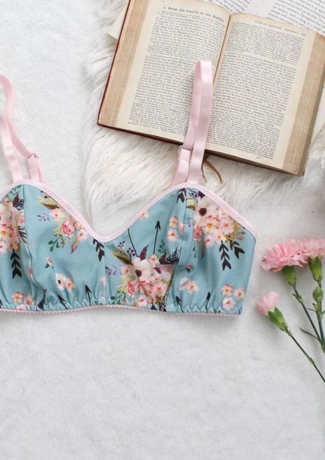 Pola Bra, Handmade Bra, Diy Clothes Patterns, Diy Clothes Videos, Interior Vintage, Pajama Outfits, Lingerie Inspiration, Floral Bra, Corset Lingerie