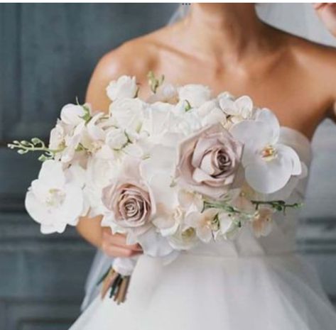 Ariel Wedding, Martha Weddings, Wedding Bouquets Bride, Bridal Bouquet Flowers, Lily Bouquet, White Wedding Bouquets, Beautiful Bouquet Of Flowers, Wedding Bridal Bouquets, Wedding Flower Arrangements