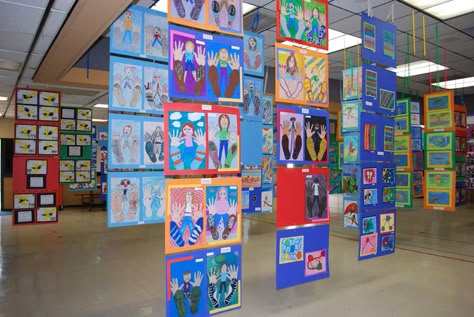 Art Show Display, Art Display Ideas, Art Classroom Management, Art Show Ideas, Mobile Library, Art Program, Hanging Artwork, Collaborative Art, Easels