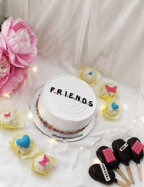 Friendship Day Party Ideas, Friendship Day Cake Ideas, Friendship Day Bento Cake, Friendship Anniversary Cake, Friendship Cakes Ideas, Friendship Day Cake Designs, Friendship Cake Design, Friendship Cake Design Friends, Friendship Day Decoration Ideas