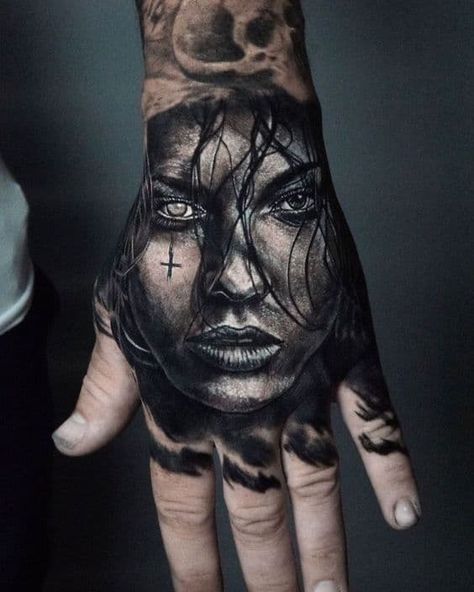 Hand Portrait Tattoo, Hand Face Tattoos, Man Hand Tattoo, Angel Hand Tattoo, Back Of Hand Tattoos, Portrait Tattoo Sleeve, Tattoo Main, Full Neck Tattoos, Horror Tattoos