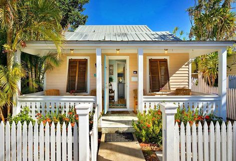 Bungalows & Cottages on Instagram: “Lotta love for the Florida style Key West architecture on the feed this year. The construction is simple and the style reflects little need…” Key West Cottage, Florida Keys Beaches, Bungalow Cottage, West Home, Cottage Exterior, Florida Style, Cottage House, Cottage House Plans, Dream House Plans