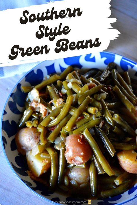 Southern Green Bean Recipes, Southern Style Green Beans, Southern Green Beans, Beans And Potatoes, Southern Greens, Green Beans And Potatoes, Onion Chicken, Green Bean Recipes, Bacon Recipes