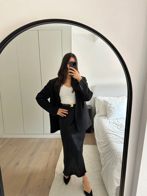 Midi Skirt Mules Outfit, Midi Skirt With Blazer Outfit, Slip Skirt Blazer Outfit, Black Blazer Outfit Matilda Djerf, Satin Midi Skirt Outfit, Skirt Outfit Inspiration, Midi Skirt Outfit, Satin Midi Skirt, Oversized Blazer