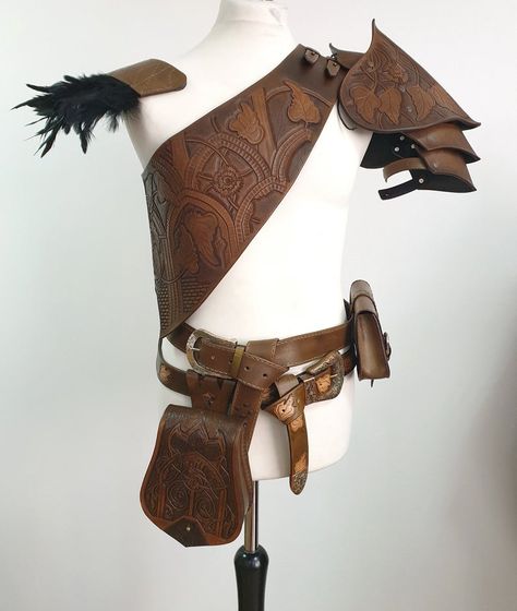 Kyle Costume, Fantasy Leather Armor, Battle Outfits, Mage Cosplay, Elven Armor, Wolf Bag, Armor Fantasy, Armor Ideas, Animal Taxidermy