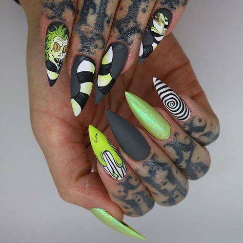 Nail Bat, Games Halloween, Black Halloween Nails, Horror Nails, Nail Art Halloween, Holloween Nails, Halloween Acrylic Nails, Stiletto Nail Art, Pumpkin Nails