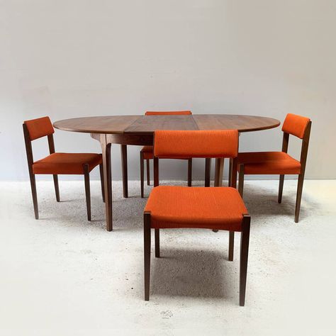 Dining Chairs Uk, Mid Century Dining Set, Mid Century Dining Table, Teak Dining Chairs, Vintage Dining Chairs, Mid Century Dining, Orange Fabric, Dining Room Sets, Design Vintage